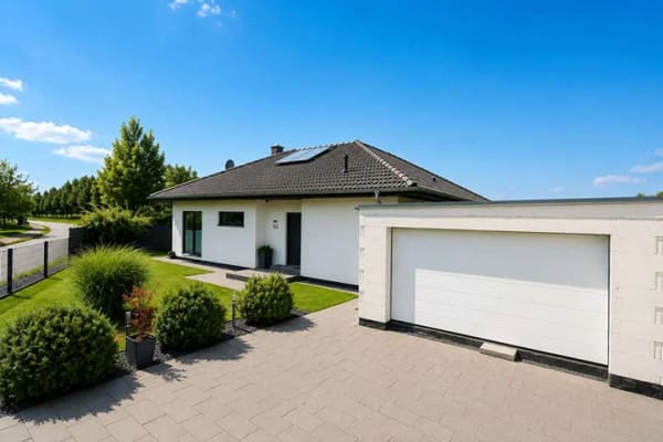 Immobilie in Kritzmow - Moderner Bungalow, ca. 125m², 4 Zimmer, Garage & Platz für die ganze Familie im beliebten Kritzmow! - Bild 1