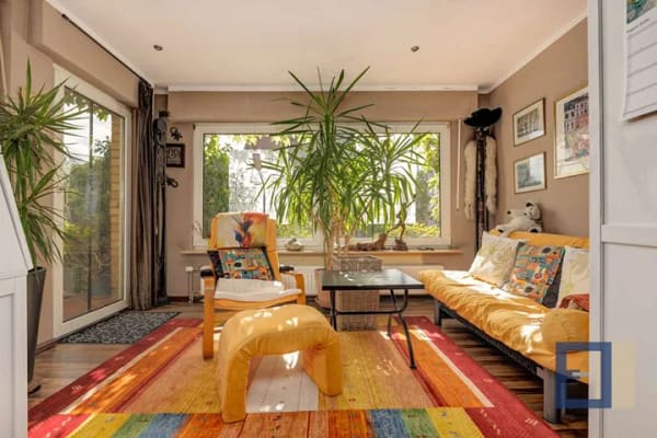 Immobilie in Bischofsheim - 4 Zimmer im Hochparterre, kleine Terrasse + DG-Zimmer für vielseitiges Wohnen in Bischofsheim - Bild 2