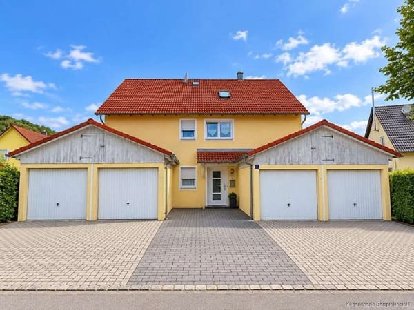 Immobilie in Teublitz - "Einziehen, wohlfühlen, zuhause sein – 3-Zimmer-DG-Wohnung  mit Balkon & Garage in Teublitz" - Bild 1