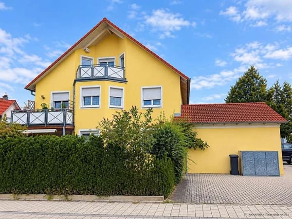 Immobilie in Teublitz - "Einziehen, wohlfühlen, zuhause sein – 3-Zimmer-DG-Wohnung  mit Balkon & Garage in Teublitz" - Bild 2