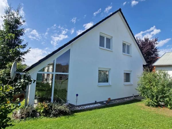 Immobilie in Kemnath - Haus mit Wintergarten  
Grüne Randlage 
+ Küchenterrasse verglast +
Hoher Wohnwert - Große Räume - Bild 1