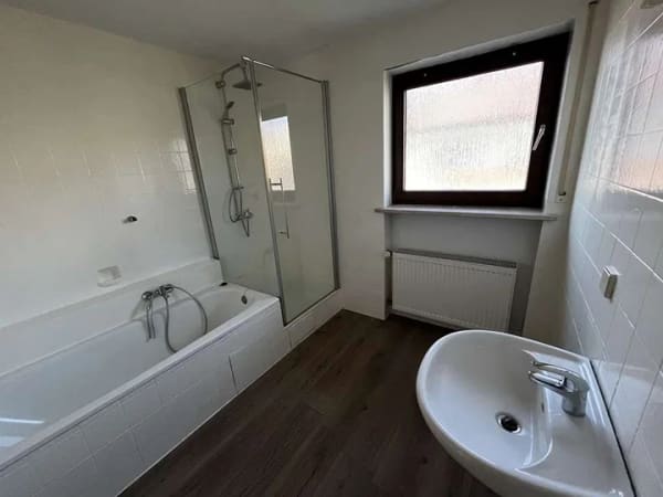 Immobilie in Egg an der Günz - Von privat – solides Zweifamilienhaus mit viel Platz - Bild 3