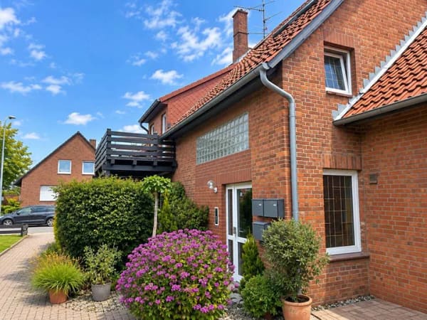 Immobilie in Hagenburg - Exklusiv bei KARSTEN IMMOBILIEN: Maisonette-Wohnung mit Balkon & Blick ins Grüne in Hagenburg - Bild 2