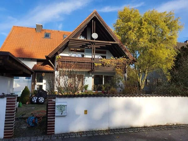 Immobilie in Ampfing - Sofort beziehbares freistehendes Einfamilienhaus mit Doppelgarage und großem Garten - Bild 3