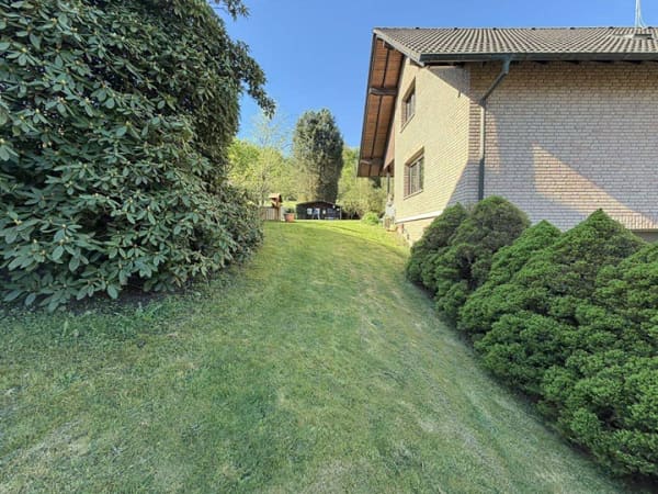 Immobilie in Forst (Eifel) - Vermietetes Zweifamilienhaus mit Sauna, Partykeller und Waldblick! - Bild 2