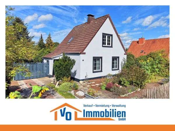 Immobilie in Friedeburg - Saniertes Wohnhaus mit Ausbaureserve und naturbelassenem Grundstück in Friedeburg - Bild 0