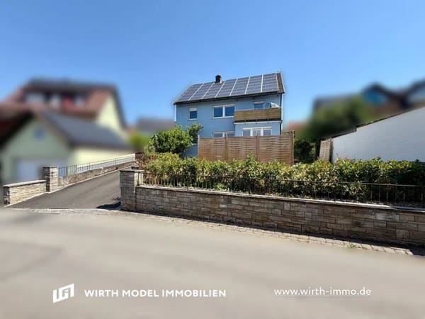 Immobilie in Schonungen - Modernisiertes Zweifamilienhaus mit 2 Garagen und Stellplätzen in Schonungen - Bild 1