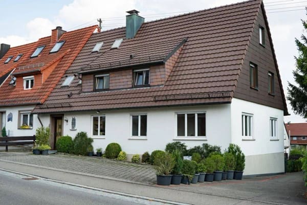 Immobilie in Lenningen - *** Ein- bis Zweifamilienhaus in Ortsrandlage mit viel Potenzial *** - Bild 0