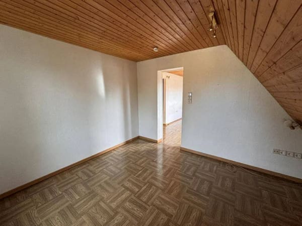 Immobilie in Lenningen - *** Ein- bis Zweifamilienhaus in Ortsrandlage mit viel Potenzial *** - Bild 2