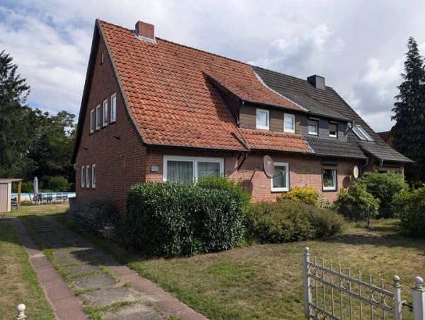 Immobilie in Hambühren - Doppelhaushälfte mit großzügigem Grundstück - Sanierungsbedürftig! (MA-1020-324) - Bild 1