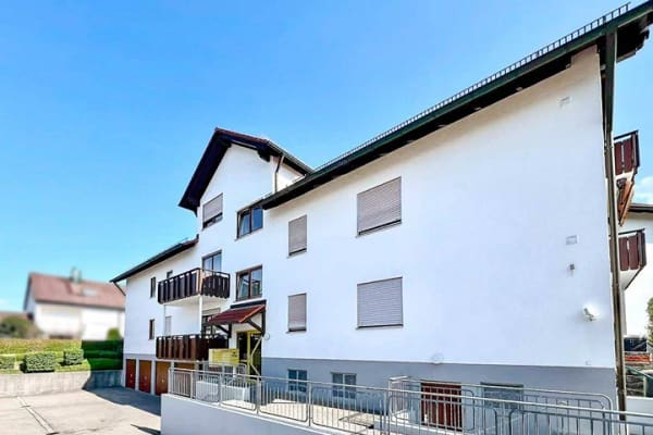 Immobilie in Vöhringen - Großzügiges Wohnen in Vöhringen: 4-Zimmer-Wohnung mit schönem Balkon - Bild 1