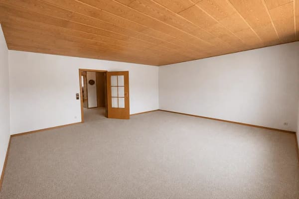 Immobilie in Vöhringen - Großzügiges Wohnen in Vöhringen: 4-Zimmer-Wohnung mit schönem Balkon - Bild 2