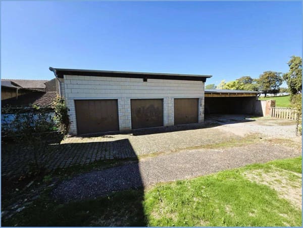 Immobilie in Linnich - Bezugsfreies Ein- bis Zweifamilienhaus mit 4 Garagen und angrenzendem 4-Parteienhaus zzgl. Baugrundstück in Linnich-Hottorf - Bild 2