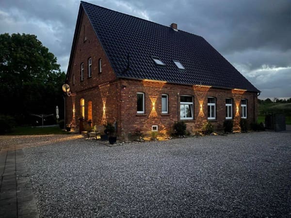 Immobilie in Marlow - Großzügiges ländliches Anwesen mit ca. 2.450 m² Grdst., Einliegerwhg., Nebengebäuden, Ausbaureserve und Ostseenähe! - Bild 2