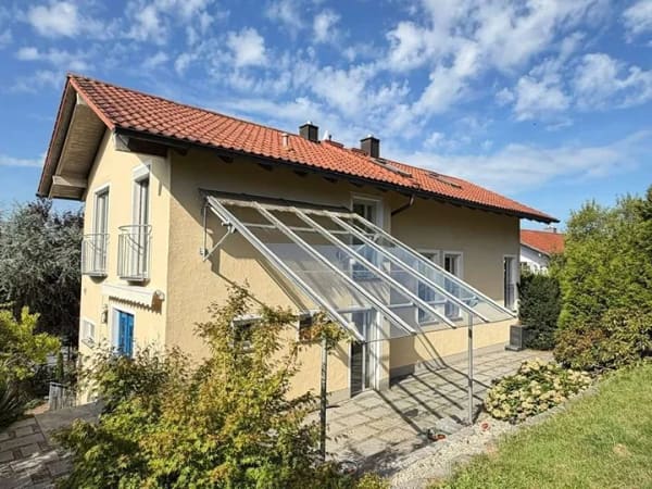 Immobilie in Thyrnau - Ihr neues Familiendomizil wartet auf Sie! 
Großzügiges Wohnhaus mit Büro od. ELW in Thyrnau/Kellberg - Bild 1