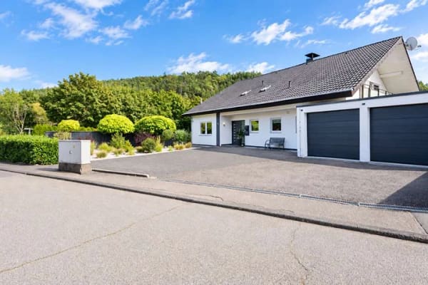 Immobilie in Hardheim - Großzügig wohnen – modernisiertes Anwesen mit Pool & Einliegerwohnung - Bild 3