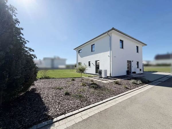 Immobilie in Emmingen-Liptingen - Besser geht's nicht. Modernes Zuhause
mit 5 Zimmern auf 188 m². Plus Garten
& Garage. Zum TOP-Prei - Bild 2