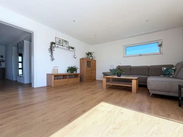 Immobilie in Emmingen-Liptingen - Besser geht's nicht. Modernes Zuhause
mit 5 Zimmern auf 188 m². Plus Garten
& Garage. Zum TOP-Prei - Bild 4