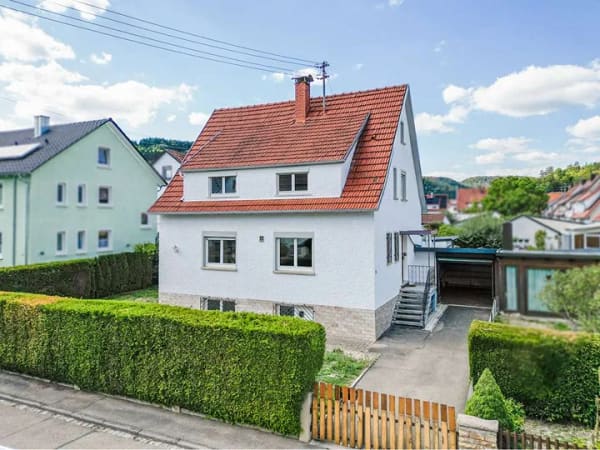 Immobilie in Mühlheim an der Donau - Charmantes Einfamilienhaus mit viel Platz, Garten und gemütlichem Wintergarten - Bild 0