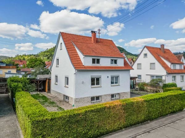 Immobilie in Mühlheim an der Donau - Charmantes Einfamilienhaus mit viel Platz, Garten und gemütlichem Wintergarten - Bild 1