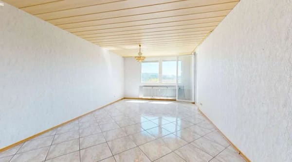 Immobilie in Schwäbisch Gmünd - Wo Ausblick auf Möglichkeiten trifft-Sanierungsbedürftige 4-Zimmer-Wohnung  in Schwäbisch Gmünd - Bild 2