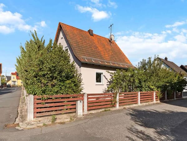 Immobilie in Pressath - Heizung aus 2024! Einfamilienhaus mit Erweiterungspotential und großem Garten - Bild 1