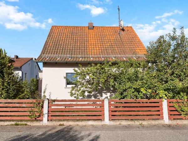 Immobilie in Pressath - Heizung aus 2024! Einfamilienhaus mit Erweiterungspotential und großem Garten - Bild 2