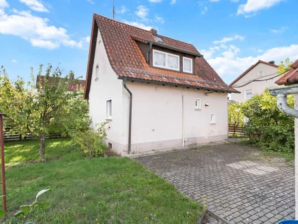 Immobilie in Pressath - Heizung aus 2024! Einfamilienhaus mit Erweiterungspotential und großem Garten - Bild 3
