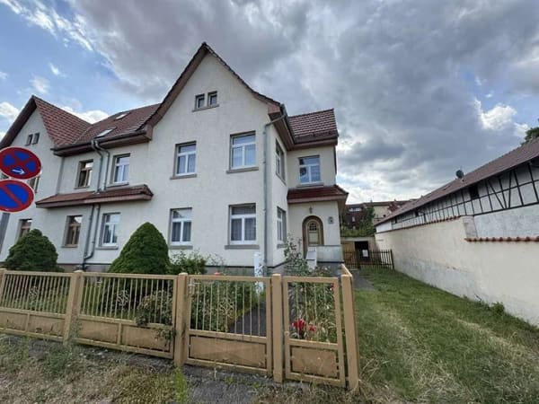 Immobilie in Arnstadt - Mehrfamilienhaus mit drei Wohneinheiten, Garten und Garage - Bild 2