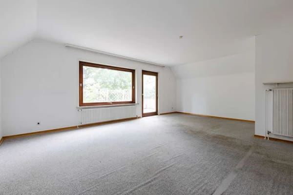 Immobilie in Hofheim am Taunus - Hofheim-Großzügiges Zweifamilienhaus in zweiter Reihe - Sanierungsbedürftig! ruhig und stadtnah
 - Bild 4