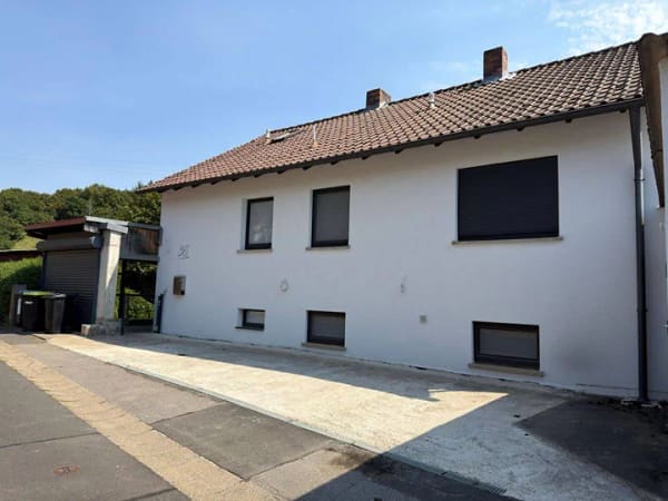Immobilie in Üchtelhausen - Generalsaniertes, klimatisiertes Dreifamilienhaus mit viel Platz, Garten und Naturblick - Bild 2