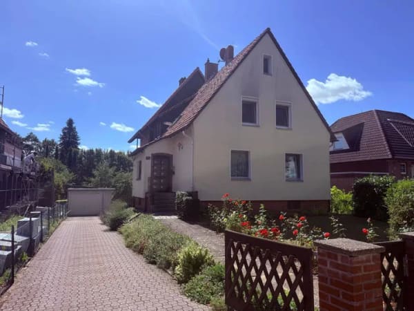 Immobilie in Pattensen - Top 2-Familienhaus in Pattensens guter Lage — Mehrgenerationen-Haus --- Gartenblick - Vollkeller - 2 Garagen + Stellplätze   - Bild 2