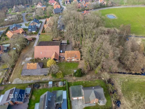 Immobilie in Wiefelstede - Resthof mit Scheune und über 10.000 m² Grundstück – attraktives Entwicklungspotenzial in Wiefelstede - Bild 1