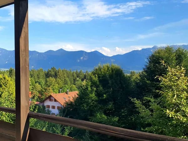 Immobilie in Murnau am Staffelsee - Haus im Haus: Berg-Panoramablick, Terrassen, Gärtchen - Bild 2