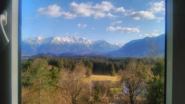 Immobilie in Murnau am Staffelsee - Haus im Haus: Berg-Panoramablick, Terrassen, Gärtchen - Bild 3
