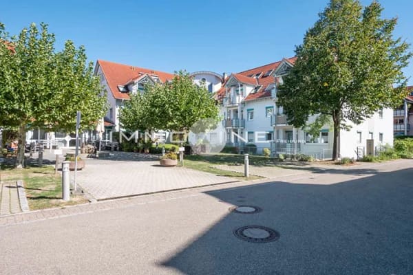 Immobilie in Stegen - modernisierte 1,5-Zi.-Seniorenwohnung mit Balkon – selbstbestimmt wohnen & ggfs. gut betreut leben - Bild 0
