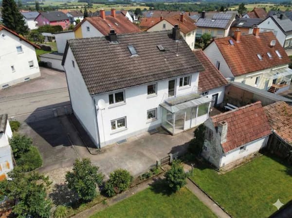Immobilie in Vinningen - Gepflegtes Einfamilienhaus mit großem Garten zum Entfalten - Bild 1
