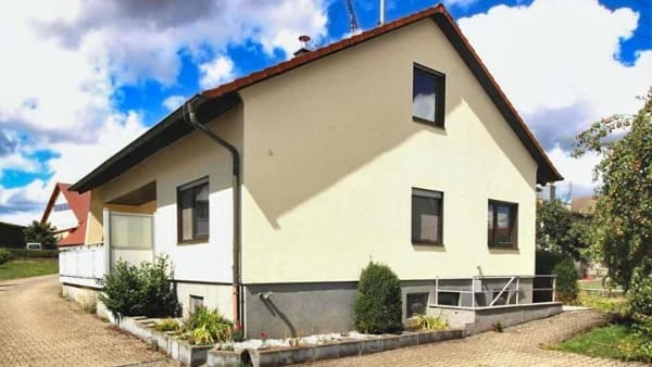 Immobilie in Merklingen - Herrliches Einfamilienhaus - in zentraler Lage und für den Einzug bereit !  - Bild 0