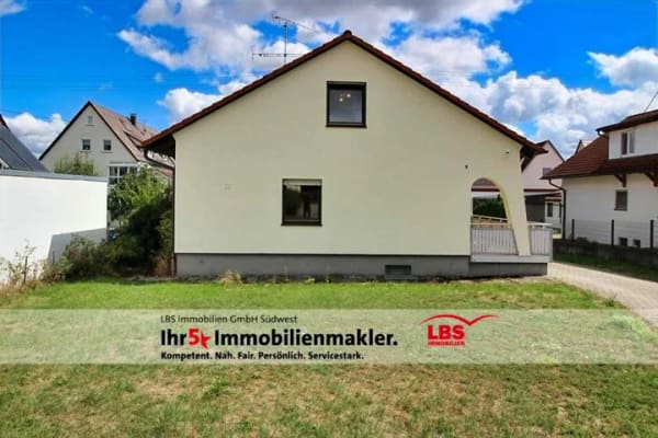 Immobilie in Merklingen - Herrliches Einfamilienhaus - in zentraler Lage und für den Einzug bereit !  - Bild 1