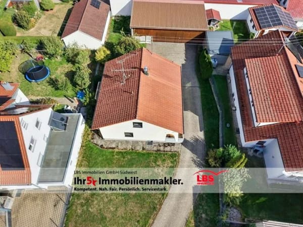 Immobilie in Merklingen - Herrliches Einfamilienhaus - in zentraler Lage und für den Einzug bereit !  - Bild 2