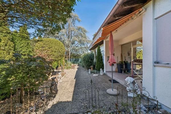 Immobilie in Jestetten - Ehemaliges Unternehmerhaus auf riesigem Grundstück - Bild 1