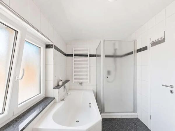 Immobilie in Hirschaid - Eigenes Haus mit Garten, Garage und vielseitigen Nutzungsmöglichkeiten in Hirschaid - Bild 4