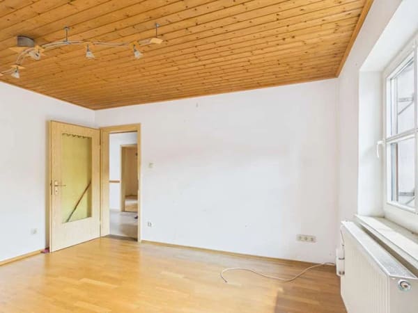 Immobilie in Weiden in der Oberpfalz - Viel Grundstück, viele Möglichkeiten: Einfamilienhaus in Weiden mit ca. 1.002 m² - Bild 2