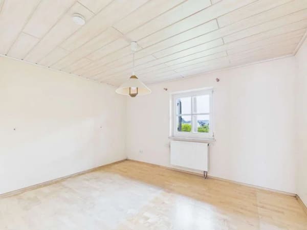 Immobilie in Weiden in der Oberpfalz - Viel Grundstück, viele Möglichkeiten: Einfamilienhaus in Weiden mit ca. 1.002 m² - Bild 3
