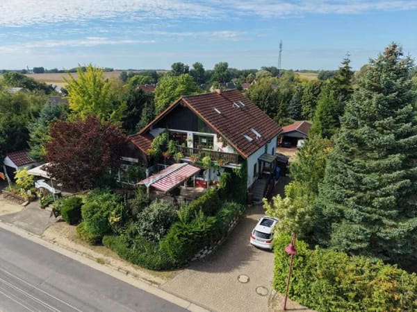 Immobilie in Falkenhagen (Mark) - Etabliertes Eiscafé & Restaurant mit Betreiberwohnung auf 1.852 m² Grundstück - Bild 0