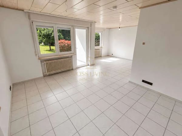 Immobilie in Schöneck - Reihenendhaus mit Terrasse, Balkon und viel Potential auf tollem Grundstück in ruhiger Lage - Bild 1
