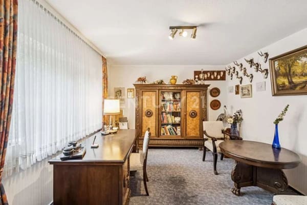 Immobilie in Schneverdingen - Großzügiges Wohnen auf einer Ebene – Einzigartiger Bungalow mit Geschichte - Bild 3