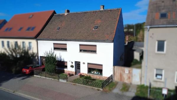 Immobilie in Staßfurt - Sanierungsbedürftiges Haus mit umfangreichen Nebengebäuden in Staßfurt - Bild 0