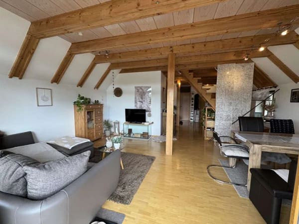 Immobilie in Münnerstadt - 7,5% RENDITE: MEHRFAMILIENHAUS MIT 3 WOHNUNGEN, GARAGEN, PV-ANLAGE ZU VERKAUFEN.  EINE WOHNUNG FREI. - Bild 2