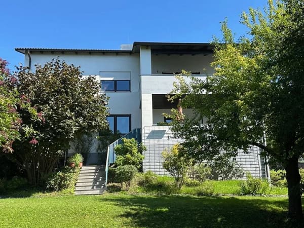 Immobilie in Landau an der Isar - Großes Ein- / Zweifamilienhaus in zentrumsnaher Lage von Landau a.d. Isar - Bild 0